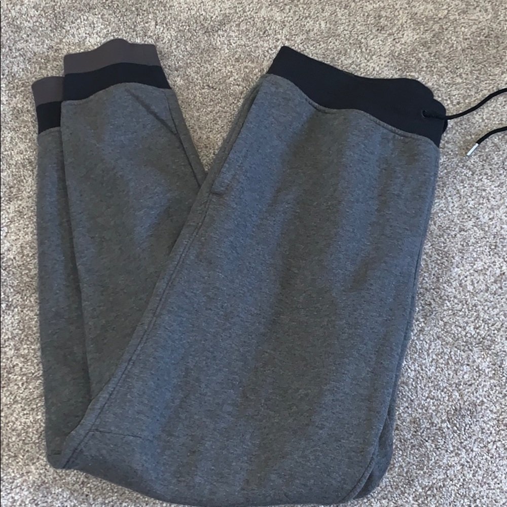 Men’s UnderArmor Jogger Size L